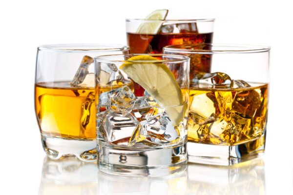 Studiu: Care este legătura dintre IQ-ul din adolescenţă şi consumul de alcool la maturitate
