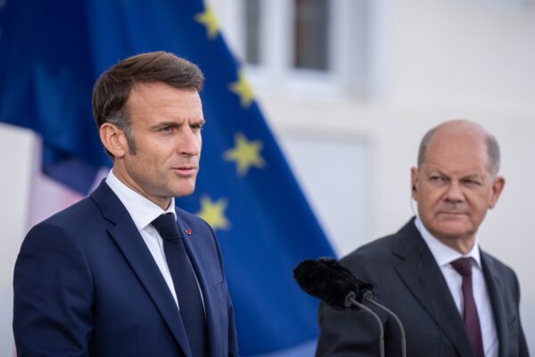Scholz merge la Paris pentru a se întâlni cu Macron. Liderii Germaniei şi Franţei vor un răspuns rapid al UE dacă SUA impun taxe vamale